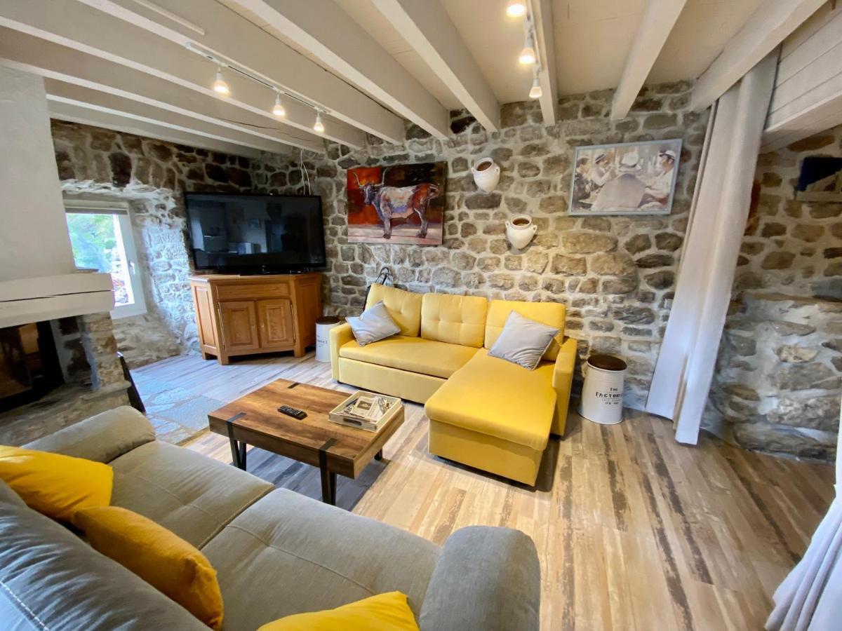 Gite De Groupe 160M2, 15P, Salle De Reception, Jardin, Terrasse Mazan-l'Abbaye 外观 照片