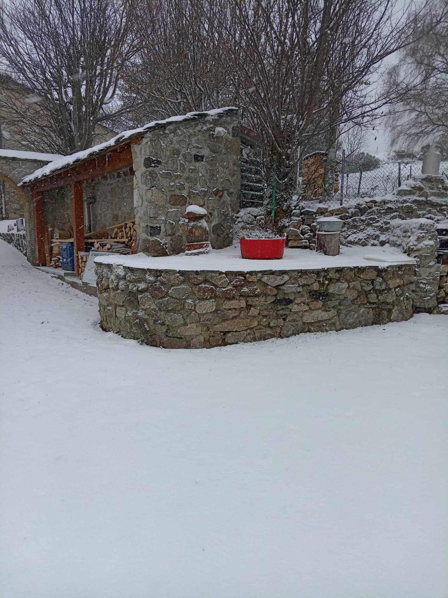 Gite De Groupe 160M2, 15P, Salle De Reception, Jardin, Terrasse Mazan-l'Abbaye 外观 照片